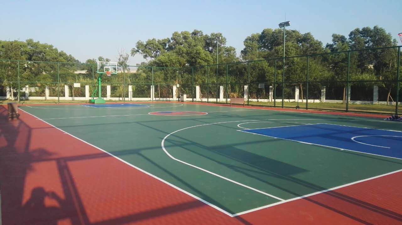 深圳南方水廠(chǎng)鵝公嶺硅PU籃球場(chǎng)