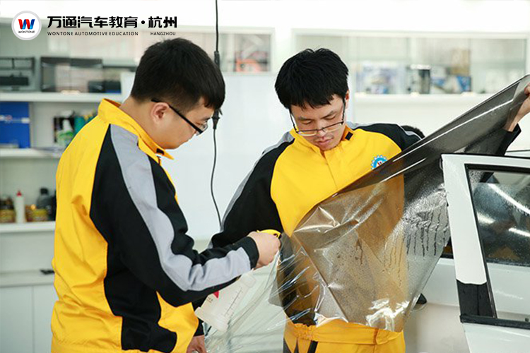 <b>汽車美容具體包括哪些項目？</b>