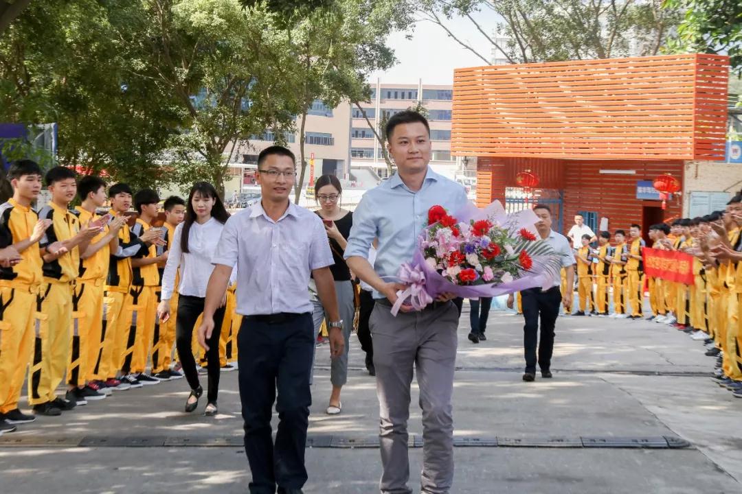 <b>驚艷了F1工程師的汽修學(xué)校究竟什么樣</b>