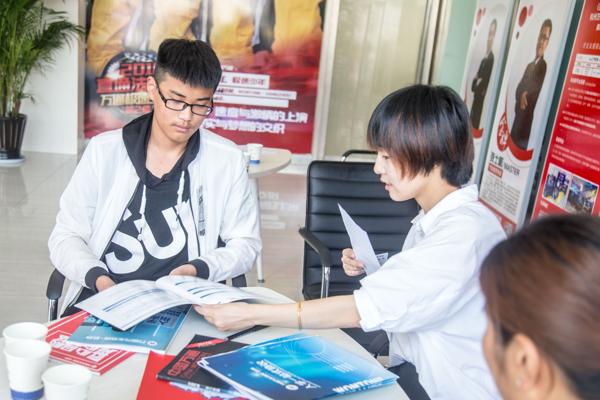 <b>杭州萬通汽車教育火熱報名中</b>