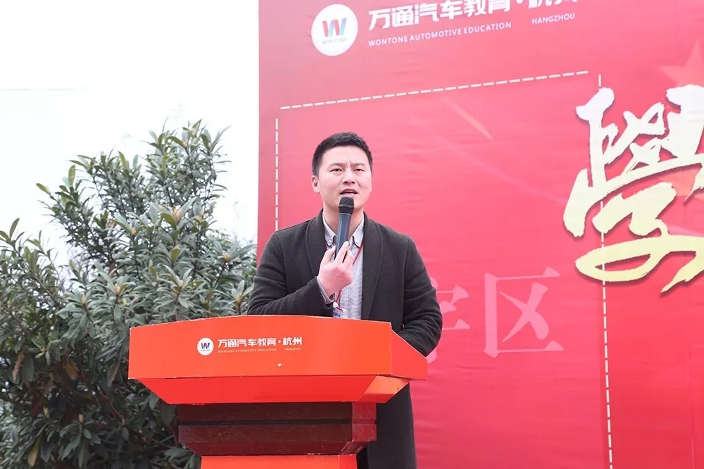 雷鋒月里學雷鋒，陽春三月樹新風