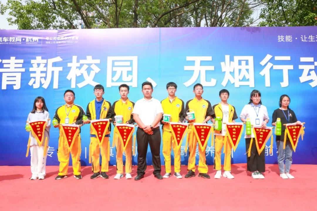 <b>恰同學少年，風華正茂| 杭州萬通升旗儀式暨頒獎</b>