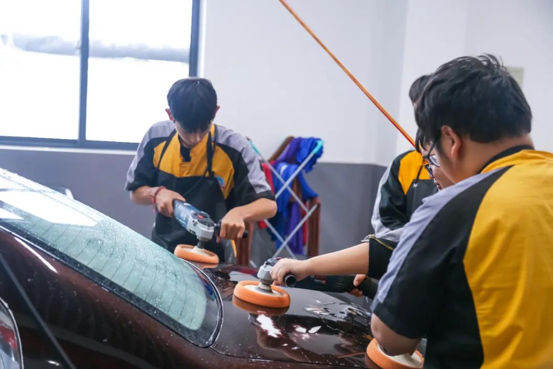 <b>暴雨來襲，保護(hù)愛車從這幾點(diǎn)做起！</b>