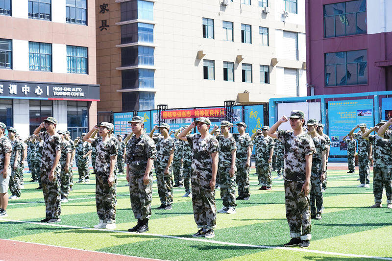 <b>夏日軍訓(xùn)送清涼，關(guān)懷慰問暖人心</b>